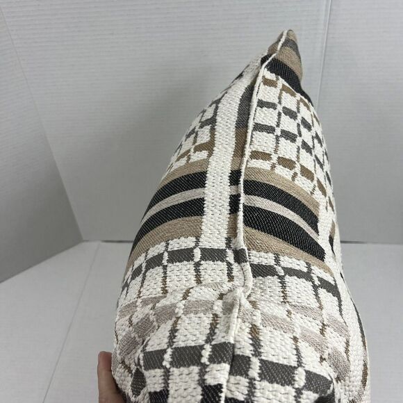 Large Decorative Throw Pillow 20”x 20” Geometric Pattern NEW Multi Color Texture - Picture 7 of 10